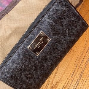 Michael kors black wallet